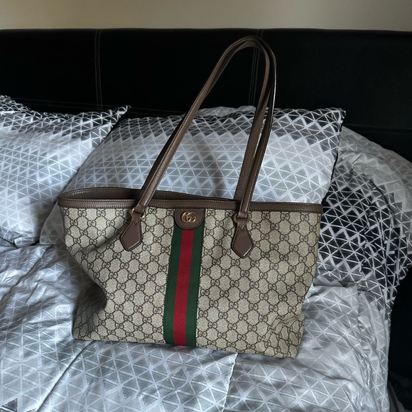 Gucci Handbags - Gucci Ophidia Medium Tote.